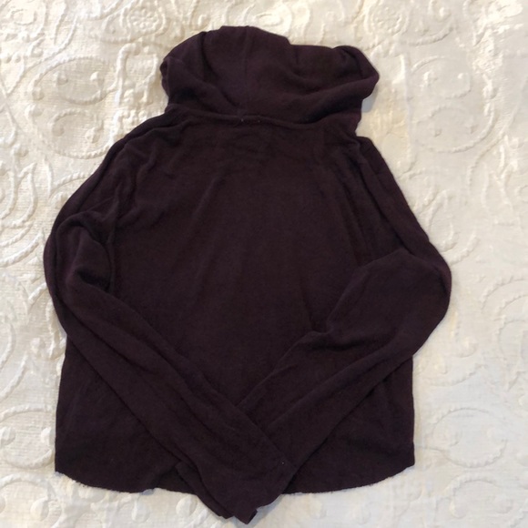 Brandy Melville sweater - Picture 3 of 3